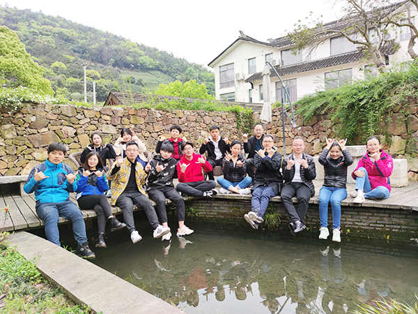 千赢国际环保营销团队西山缥缈峰户外拓展旅游活动之旅