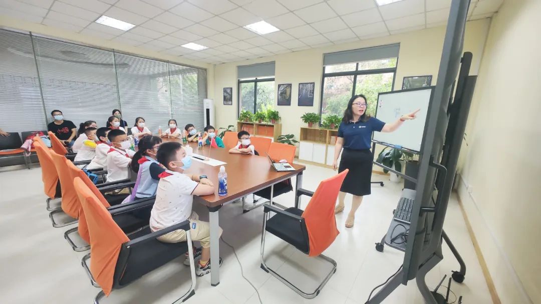 带城小学红领巾假日小队走进千赢国际环保，开展校外实践学习活动